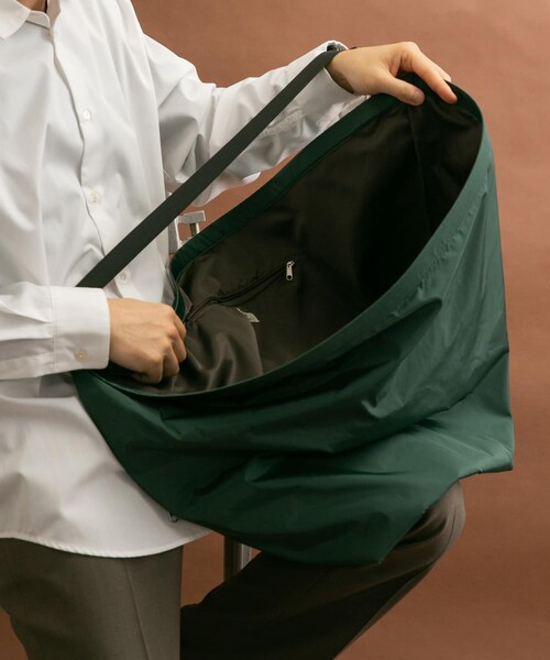 RODE SKO（ロデスコ）の「撥水ビッグボディバッグ（ショルダーバッグ・メンズ・BLACK/GREEN・one）」の14枚目の写真