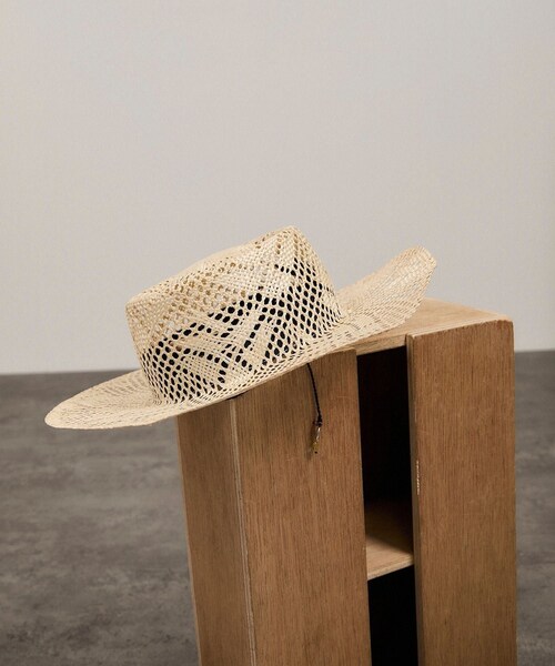 ADAM ET ROPE'（アダムエロペ）の「【chisaki】WONDER FULL LIFE × chisaki Natural grass（ハット・レディース・キナリ・F）」の5枚目の写真