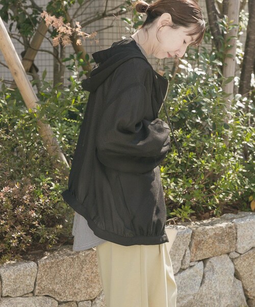 ITEMS URBANRESEARCH（アイテムズ アーバンリサーチ）の「『イージーケア』メッシュマウンテンパーカー(楽着シリーズ)（マウンテンパーカー・レディース・BLK/WHT/KHK・Free）」の13枚目の写真