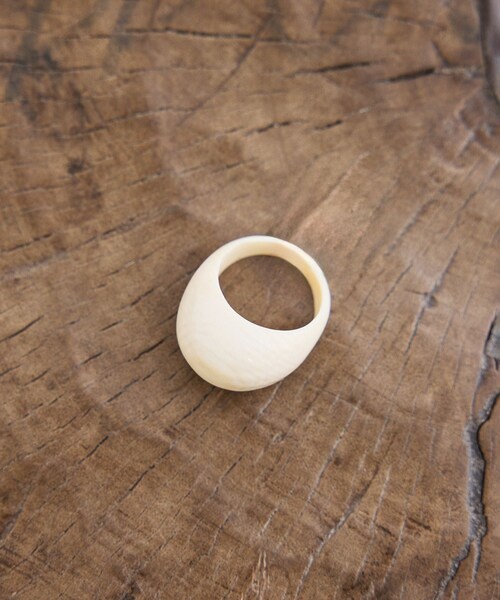 ADAM ET ROPE'(アダムエロペ)の「【J'aDoRe・一部店舗限定】【Sapir Bachar(サピア バハール)】CORAL RING(リング・レディース・オフホワイト・F)」の3枚目の写真