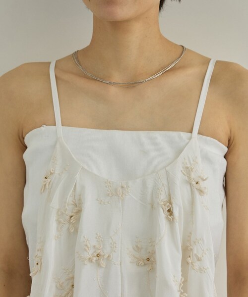 ADAM ET ROPE'(アダムエロペ)の「【WEB先行販売】【crinkle crinkle crinkle】別注レーヨンシャンタン 3D刺繍キャミソール(キャミソール・レディース・ブラック/ホワイト・F)」の20枚目の写真