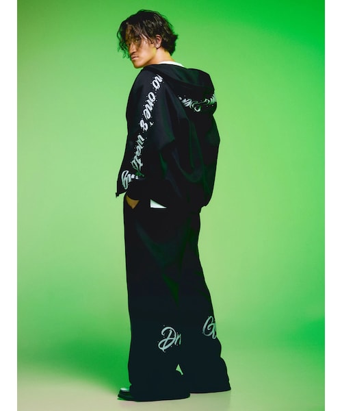 EVRIS（エヴリス）の「【PSYCHIC FEVER × EVRIS】シャイニースウェット SET UP（パーカー・レディース・グレー/ブラック/マスタード・S/M）」の6枚目の写真