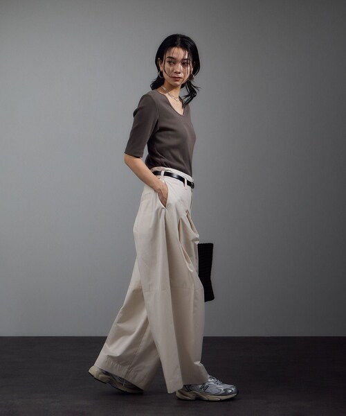 ADAM ET ROPE'（アダムエロペ）の「【W S（ドゥーブル）】レザーオーバルバックルベルト 2（ベルト・レディース・ブラック/ベージュ系・F）」の6枚目の写真