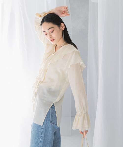 URBAN RESEARCH ROSSO（アーバンリサーチロッソ）の「『WEB/一部店舗限定』ラッフルデザインブラウス（シャツ/ブラウス・レディース・OFF WHITE/BLACK/PINK・FREE）」の7枚目の写真