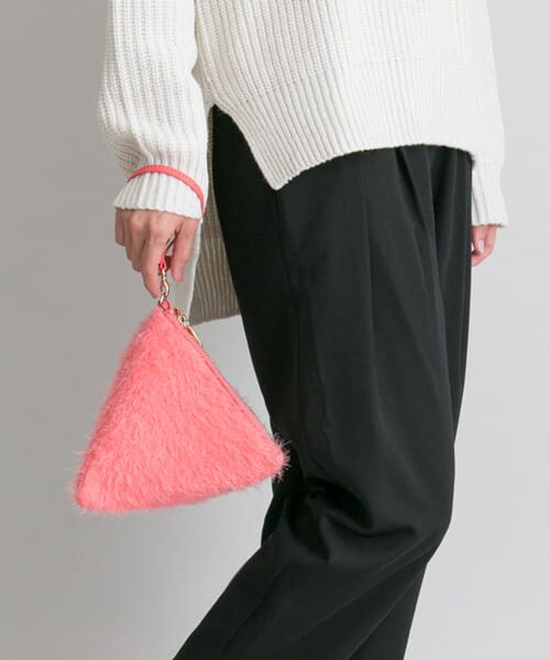 RODE SKO（ロデスコ）の「LILY トライアングルフェイクファーバッグ（クラッチバッグ・レディース・PINK/BLACK・-）」の4枚目の写真