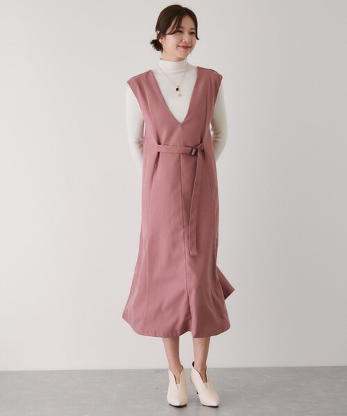 Jayro(ジャイロ)の「フロントベルトVネックワンピース(ワンピース・レディース・ブラック/オフホワイト/ダークブラウン/ピンク・M)」の5枚目の写真