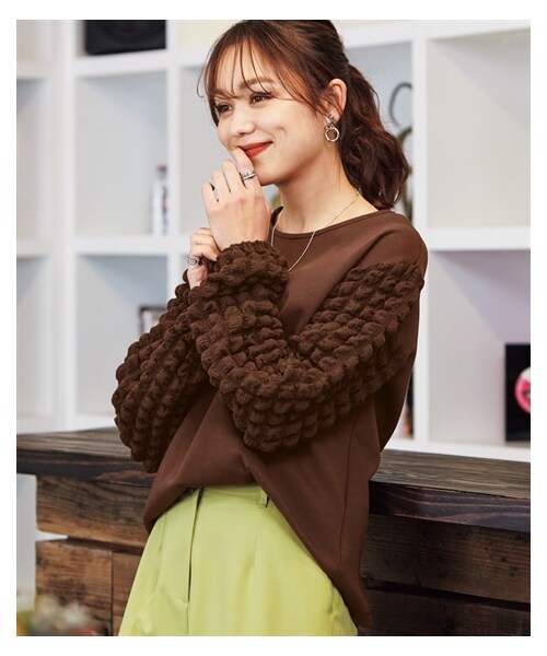 nissen（ニッセン）の「大きいサイズポコポコ袖切替カットソープルオーバー（Tシャツ/カットソー・レディース・アシッドイエロー/ブラウン/黒・L/LL/3L/4L/5L/6L/8L/10L）」の9枚目の写真