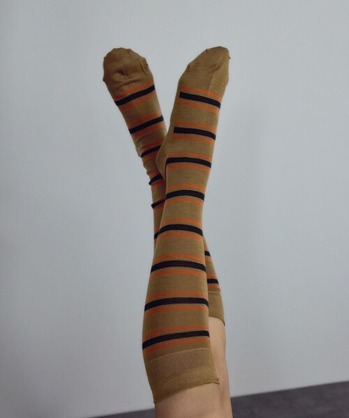 ADAM ET ROPE'(アダムエロペ)の「【CONLEAD(コンリード)】Border line Long / ボーダーソックス(ソックス/靴下・レディース・ブラック系/キャメル系/ワイン系・F)」の15枚目の写真