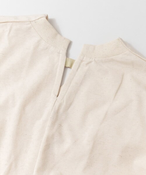 LAATO（ラート）の「BACK TAPE T-SHIRTS（Tシャツ/カットソー・レディース・セージ/バニラ・FREE）」の5枚目の写真