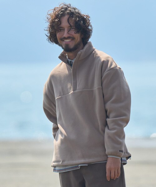 URBAN RESEARCH Sonny Label（アーバンリサーチサニーレーベル）の「OOPS　リサイクルマイクロフリースハーフジップ（その他トップス・メンズ・BLACK/CAMEL/GRAY・M/L/XL）」の2枚目の写真