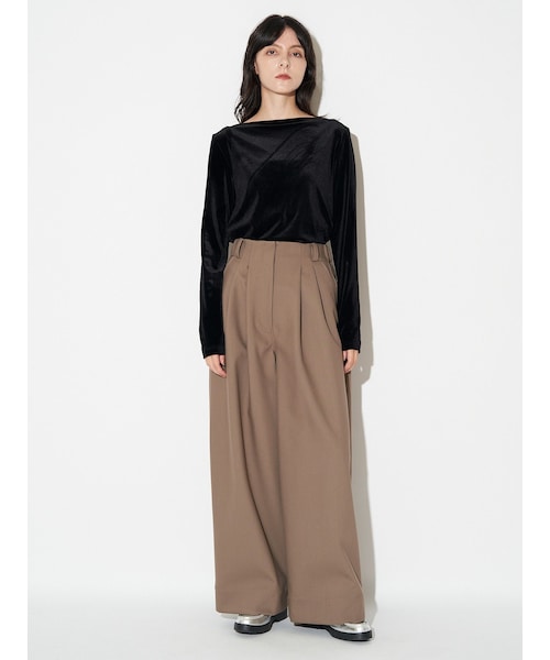 ELENDEEK（エレンディーク）の「TUCK WIDE REG PT（その他パンツ・レディース・オフホワイト/ブラック/ブラウン/モカ・01/02）」の3枚目の写真
