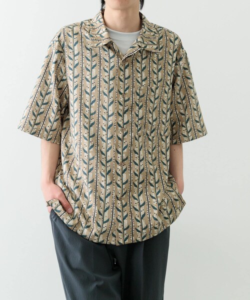 ITEMS URBANRESEARCH(アイテムズ アーバンリサーチ)の「リーフプリントオープンカラー半袖シャツ(シャツ/ブラウス・メンズ・BEG/BRN/BLK・M/L)」の14枚目の写真