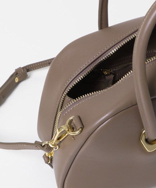 URBAN RESEARCH ROSSO（アーバンリサーチロッソ）の「LE VERNIS　Eyelet wide boston（ボストンバッグ・レディース・オリーブ/モカ/ブラック・-）」の8枚目の写真