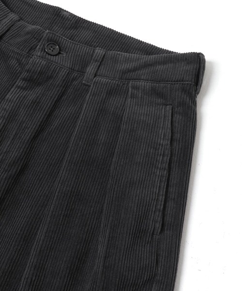 URBAN RESEARCH DOORS（アーバンリサーチドアーズ）の「2タック太畝コーデュロイパンツ（その他パンツ・メンズ・BROWN/CHARCOAL・M/L）」の12枚目の写真
