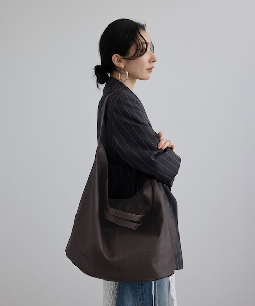 ADAM ET ROPE'(アダムエロペ)の「【J'aDoRe・一部店舗限定】【Morphee(モルフェ)】MESSENGER(トートバッグ・レディース・ダークブラウン・F)」の5枚目の写真