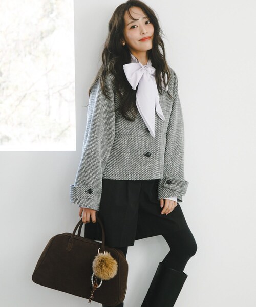 RODE SKO(ロデスコ)の「『別注』AJUGA.×RODE SKO ファーチャーム付きボストンバッグ(ボストンバッグ・レディース・BLACK/D.BROWN・-)」の14枚目の写真