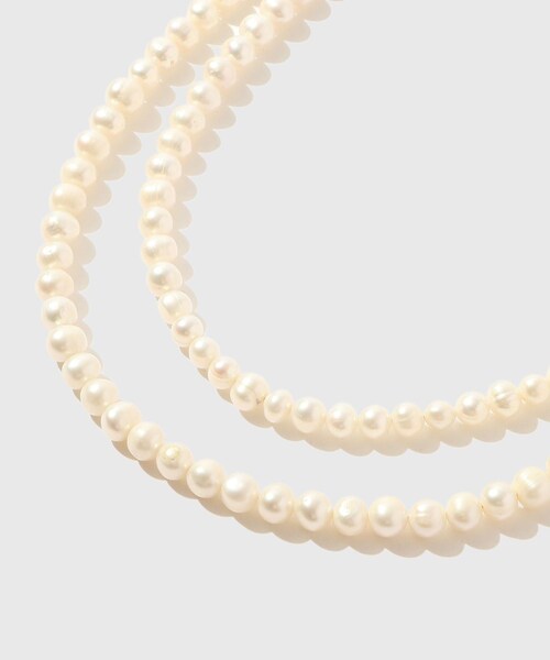 ADAM ET ROPE'（アダムエロペ）の「【TENDER PERSON/テンダー パーソン】GRANDMA PEARL TWIN NECKLACE（ネックレス・メンズ・ホワイト・F）」の5枚目の写真