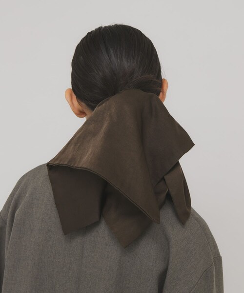 KBF（ケイビーエフ）の「サテンシュシュ(特大)（ヘアゴム・レディース・BEIGE/D.KHAKI・One）」の2枚目の写真