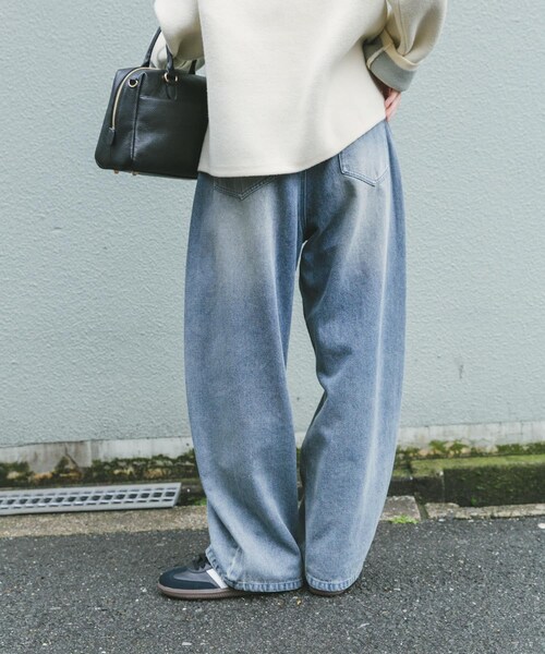 ITEMS URBANRESEARCH（アイテムズ アーバンリサーチ）の「デニムコクーンパンツ（デニムパンツ・レディース・WASHBLU/BLK・S/M）」の19枚目の写真