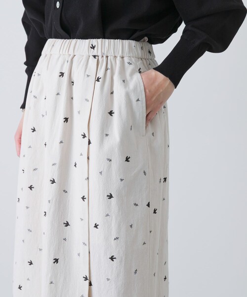かぐれ（カグレ）の「ツバメ刺繍ラップスカート（スカート・レディース・IVORY/BLACK・Free）」の14枚目の写真