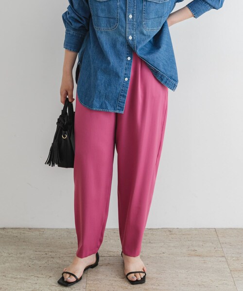 URBAN RESEARCH ROSSO（アーバンリサーチロッソ）の「F by ROSSO　サテンストレッチカーブフォルムパンツ（その他パンツ・レディース・PINK/OFF WHITE・36/38）」の18枚目の写真