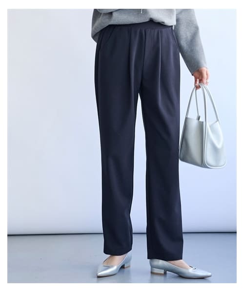 nissen（ニッセン）の「テーパードパンツ■大人の落ち感シリーズ■＜大きいサイズ有＞（パンツ・レディース・黒/ネイビー/アイスラベンダー/ゴールデンベージュ/モスカーキ/グレイッシュブルー/ライム/ベイクドアップル/ダークカーキ/モカブラウン・L/LL/3L/4L/5L/6L/8L/10L）」の6枚目の写真