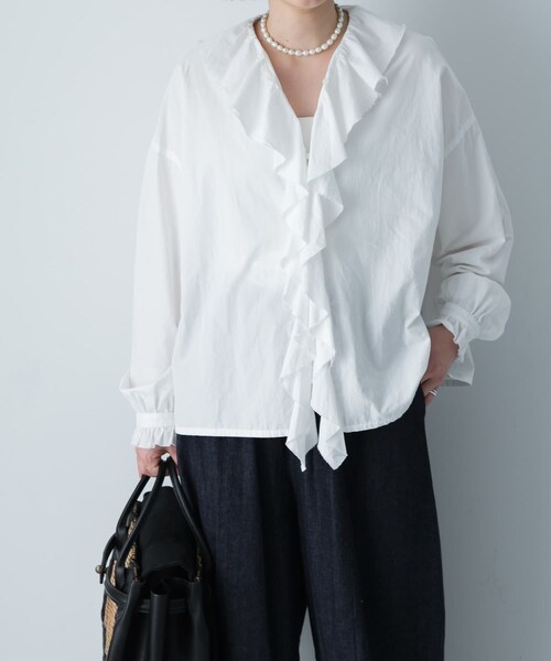 かぐれ（カグレ）の「コットンフリルカラーシャツ（シャツ/ブラウス・レディース・OFF/CHARCOAL・Free）」の10枚目の写真