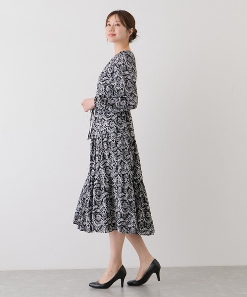 Jayro(ジャイロ)の「花柄ワンピース(ワンピース・レディース・ブラック系/ネイビー系・F)」の5枚目の写真