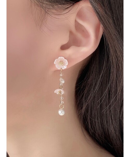 RESEXXY（リゼクシー）の「ポイントフラワーパールピアス（ピアス（両耳用）・レディース・ホワイト/ピンク・F）」の2枚目の写真