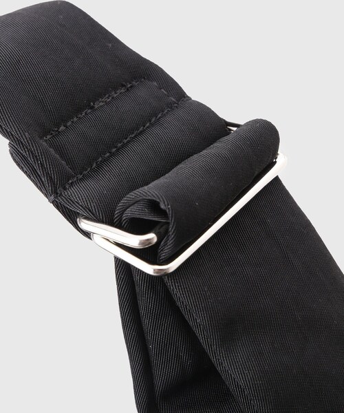 ADAM ET ROPE'（アダムエロペ）の「【ITTI/イッチ】ANNIE PUFFER BIG MOON BAG / CERATO BRIGHT（ショルダーバッグ・メンズ・ブラック・F）」の5枚目の写真