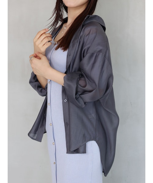 MERCURYDUO（マーキュリーデュオ）の「バックスリットシアーシャツ（シャツ/ブラウス・レディース・オフホワイト/チャコールグレー/ピンク/オレンジ/ライム/ブルー/ネイビー/ラベンダー/ベージュ・F）」の4枚目の写真