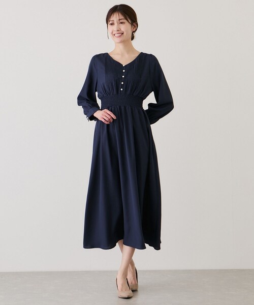 Jayro（ジャイロ）の「ピンタックプリーツ長袖ワンピース（ワンピース・レディース・ライトグレー/ホワイト系/ダークブラウン系/ネイビー/ネイビー系/ブルー/ピンク/ワイン・M）」の11枚目の写真