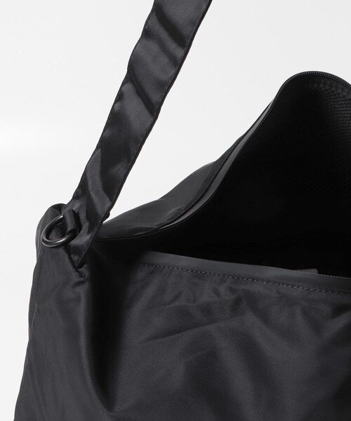 URBAN RESEARCH DOORS(アーバンリサーチドアーズ)の「『撥水』『別注』YAKPAK×DOORS SHOULDER BAG(ショルダーバッグ・メンズ・CHARCOAL 2/BLACK/GREIGE/CHARCOAL/GREIGE 2・-)」の13枚目の写真