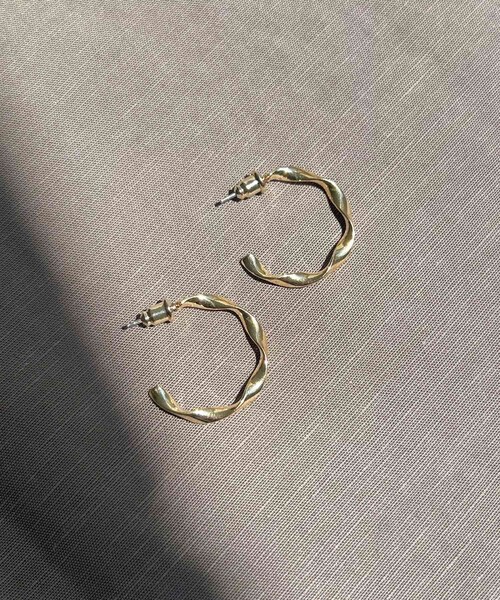 URBAN RESEARCH DOORS(アーバンリサーチドアーズ)の「ツイストフープピアス(ピアス(両耳用)・レディース・GOLD/SILVER・one)」の8枚目の写真