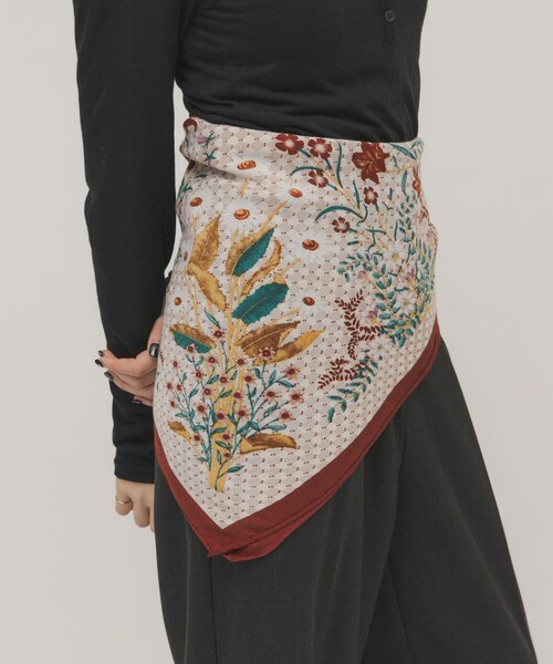 KBF（ケイビーエフ）の「ヴィンテージフラワースカーフ（バンダナ/スカーフ・レディース・RED/ORANGE・One）」の6枚目の写真