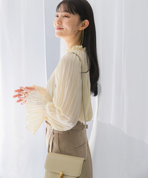 URBAN RESEARCH ROSSO（アーバンリサーチロッソ）の「2WAYプリーツブラウス（シャツ/ブラウス・レディース・OFF WHITE/BLUE/BLACK・FREE）」の8枚目の写真