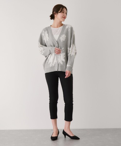 Jayro(ジャイロ)の「フラワージャガードドルマンニットカーディガン(カーディガン/ボレロ・レディース・ブラック/グレー/オフホワイト・F)」の18枚目の写真