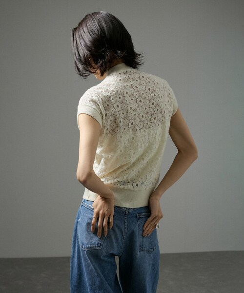 ADAM ET ROPE'(アダムエロペ)の「【J'aDoRe限定】【R&D.M.Co-OLDMAN'S TAILOR】LACE FLOWER NO SLEEVE CARDIGAN(ベスト・レディース・ブラック/ホワイト・F)」の15枚目の写真