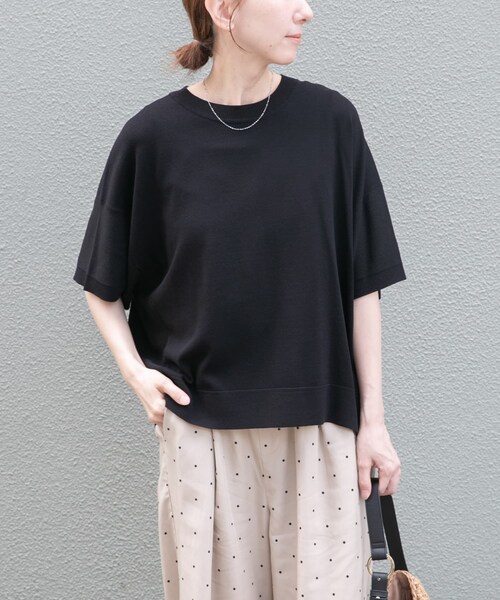 ITEMS URBANRESEARCH（アイテムズ アーバンリサーチ）の「『洗濯可』ニットTシャツ（ニット/セーター・レディース・OFF/BLK/CHA/GRN/ORG・Free）」の2枚目の写真