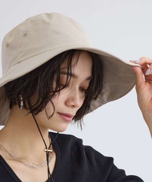 ADAM ET ROPE'（アダムエロペ）の「2WAYレイヤーハット / 撥水・UVケア・取り外し可（ハット・レディース・ブラック/ベージュ系・F）」の11枚目の写真