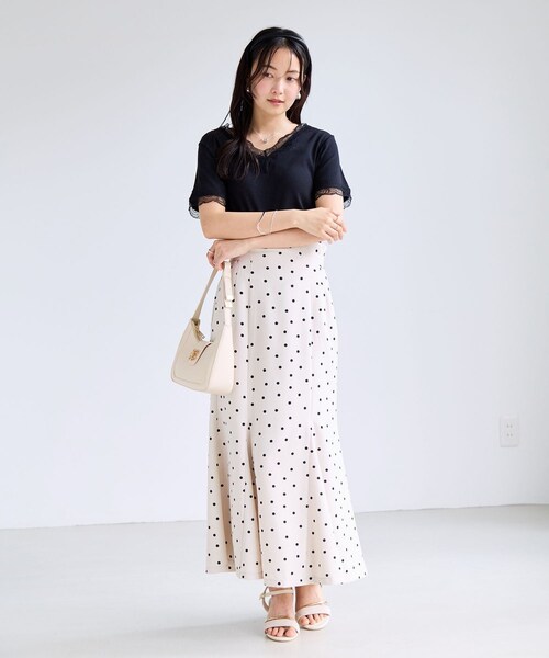 VIS（ビス）の「レーストリムVネックTシャツ/汗ジミ加工（Tシャツ/カットソー・レディース・ブラック/ライトグレー/オフホワイト・F）」の11枚目の写真