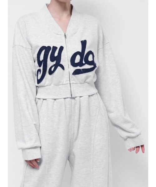 GYDA（ジェイダ）の「gydaショートスウェットブルゾン【SETUP着用可】（スウェット・レディース・ライトグレー/ブラック/ベージュ・F）」の2枚目の写真