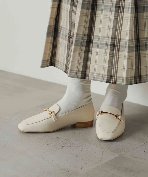 SENSE OF PLACE by URBAN RESEARCH(センスオブプレイスバイアーバンリサーチ)の「フェイクレザービットローファー(ローファー・レディース・BLACK/IVORY/BROWN・S/M/L/XL)」の5枚目の写真