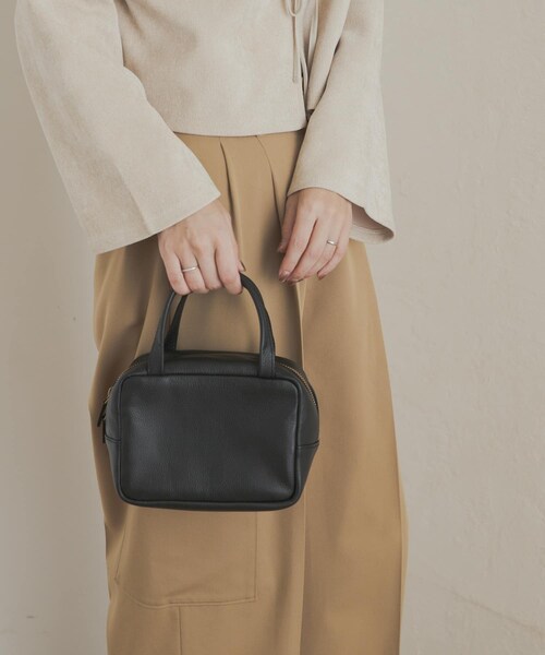 URBAN RESEARCH DOORS(アーバンリサーチドアーズ)の「レザーボストンバッグ(ボストンバッグ・レディース・BLACK/GREIGE・one)」の6枚目の写真