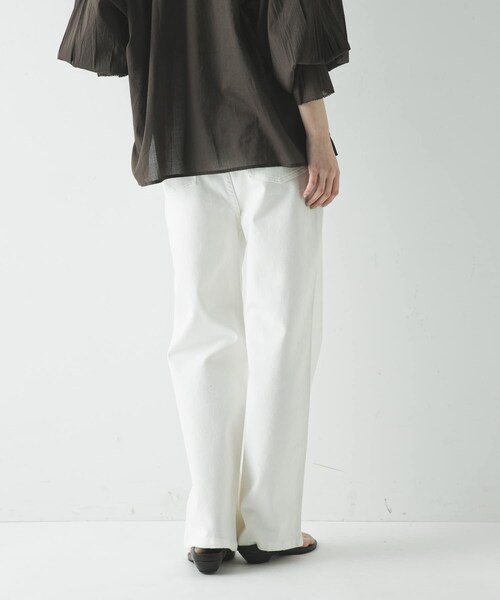 URBAN RESEARCH（アーバンリサーチ）の「『3サイズ展開』綿麻デニムストレートパンツ（デニムパンツ・レディース・WHITE/BLUE・36/38/40）」の18枚目の写真