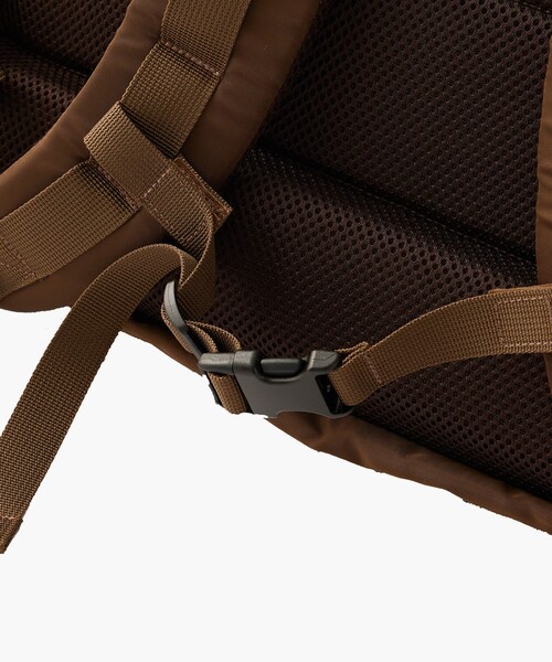 ADAM ET ROPE'（アダムエロペ）の「《別注》【FADEN/ファーデン】Partition Day Pack 012 Nico Ver.3（バックパック/リュック・メンズ・ダークブラウン・F）」の9枚目の写真