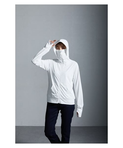 nissen（ニッセン）の「高身長【読者モデルと一緒に作りました】トールさん設計接触冷感UVカット指穴付パーカー（パーカー・レディース・オフホワイト/黒/モカベージュ/ラベンダー・MTT/LTT/LLTT/3LTT/4LTT/5LTT）」の9枚目の写真