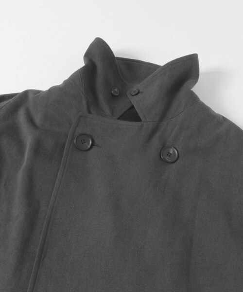 URBAN RESEARCH(アーバンリサーチ)の「A PRESSE Maxi Length Washed Silk Trench Coat(ステンカラーコート・メンズ・CHARCOAL/GRAY・2/3)」の8枚目の写真