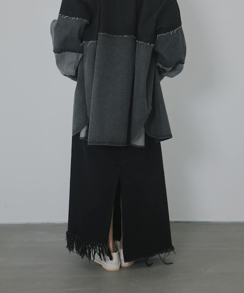 KBF(ケイビーエフ)の「アシメフリンジデニムスカート(デニムスカート・レディース・L.BLUE/BLACK・One)」の6枚目の写真