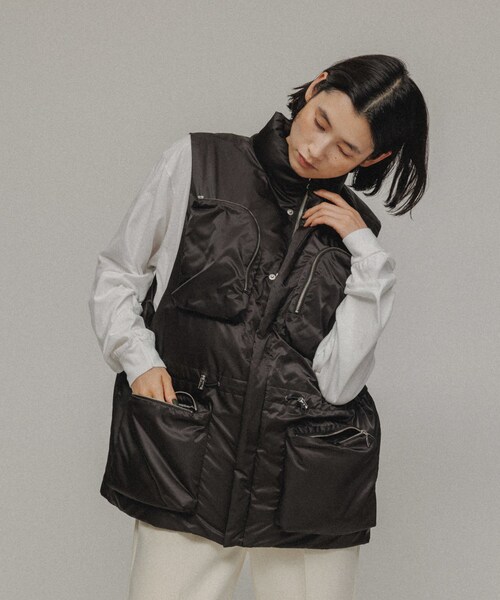 ADAM ET ROPE'（アダムエロペ）の「［OUTER］WSIZE PADDED VEST UNISEX（ダウンベスト・レディース・ブラック/シルバー・38/40）」の10枚目の写真